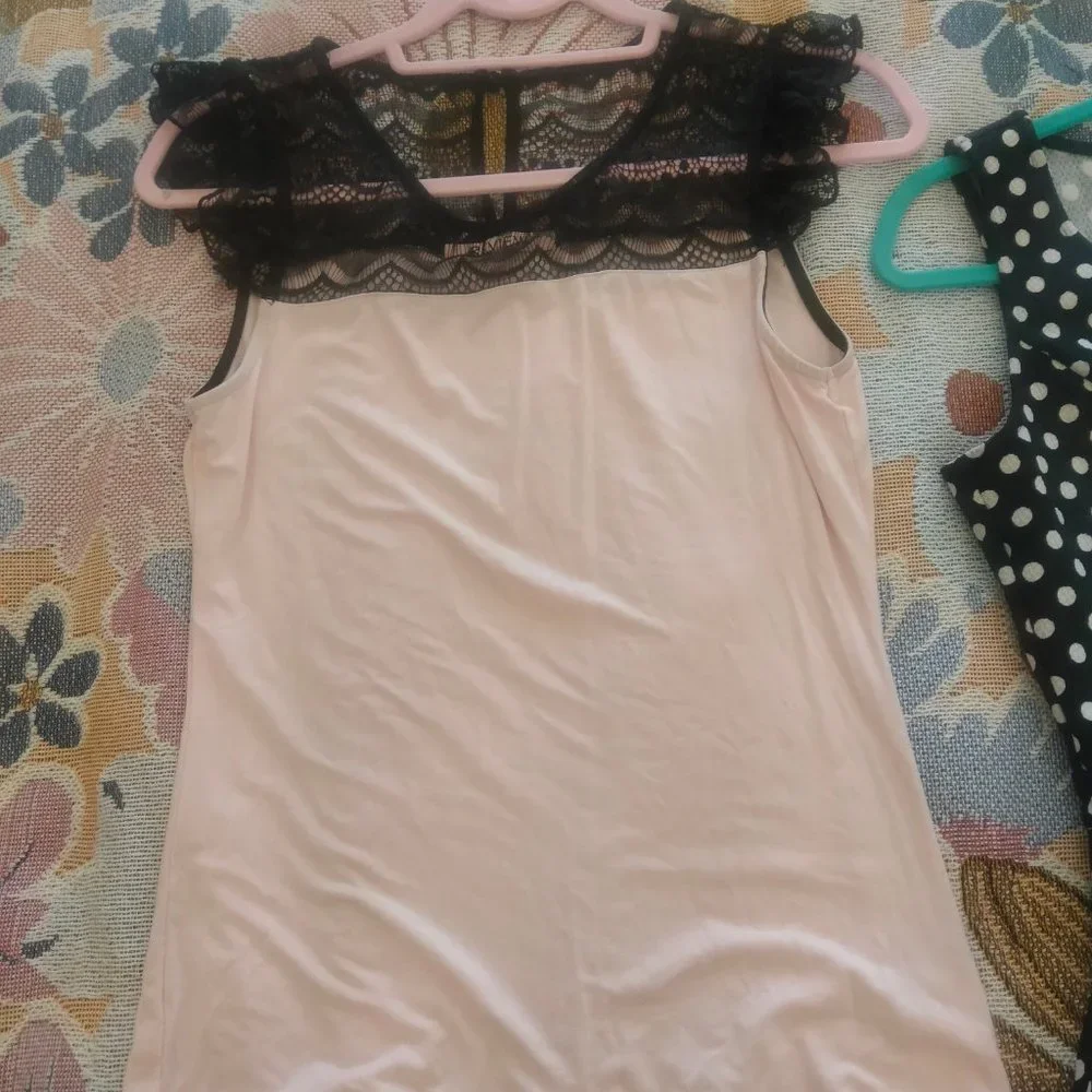 Pink and black lace top - Picture 1 of 3